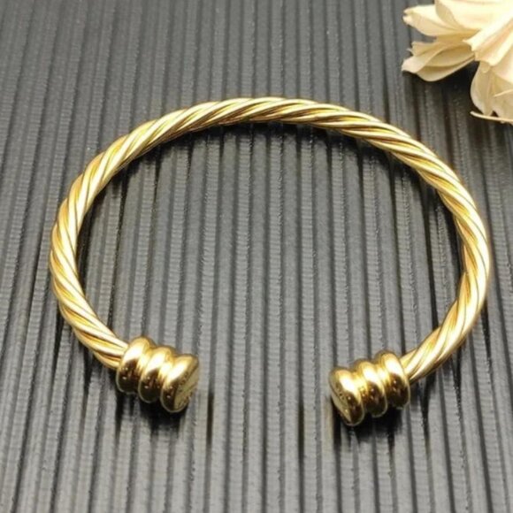 David Yurman Twisted Gold Bracelet - With Original Box - Picture 6 of 6